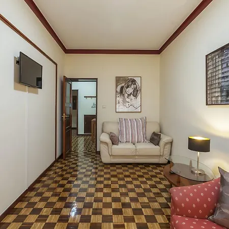 Apartment Miguel Bombarda Deluxe 4|6 *